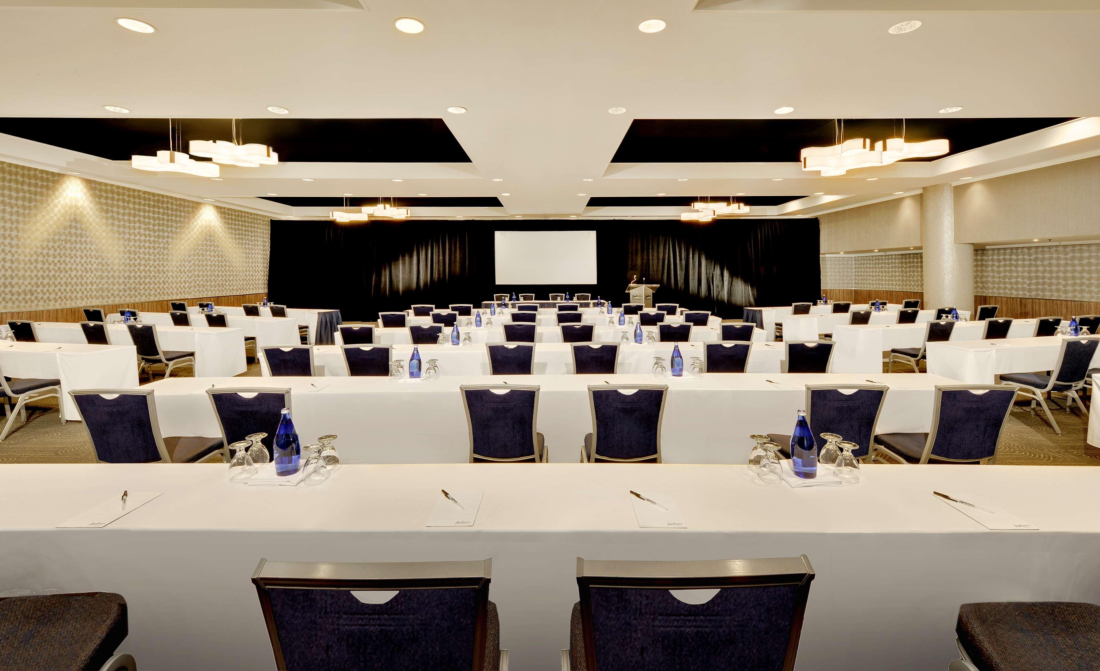 Radisson Blu Toronto Downtown 호텔 외부 사진