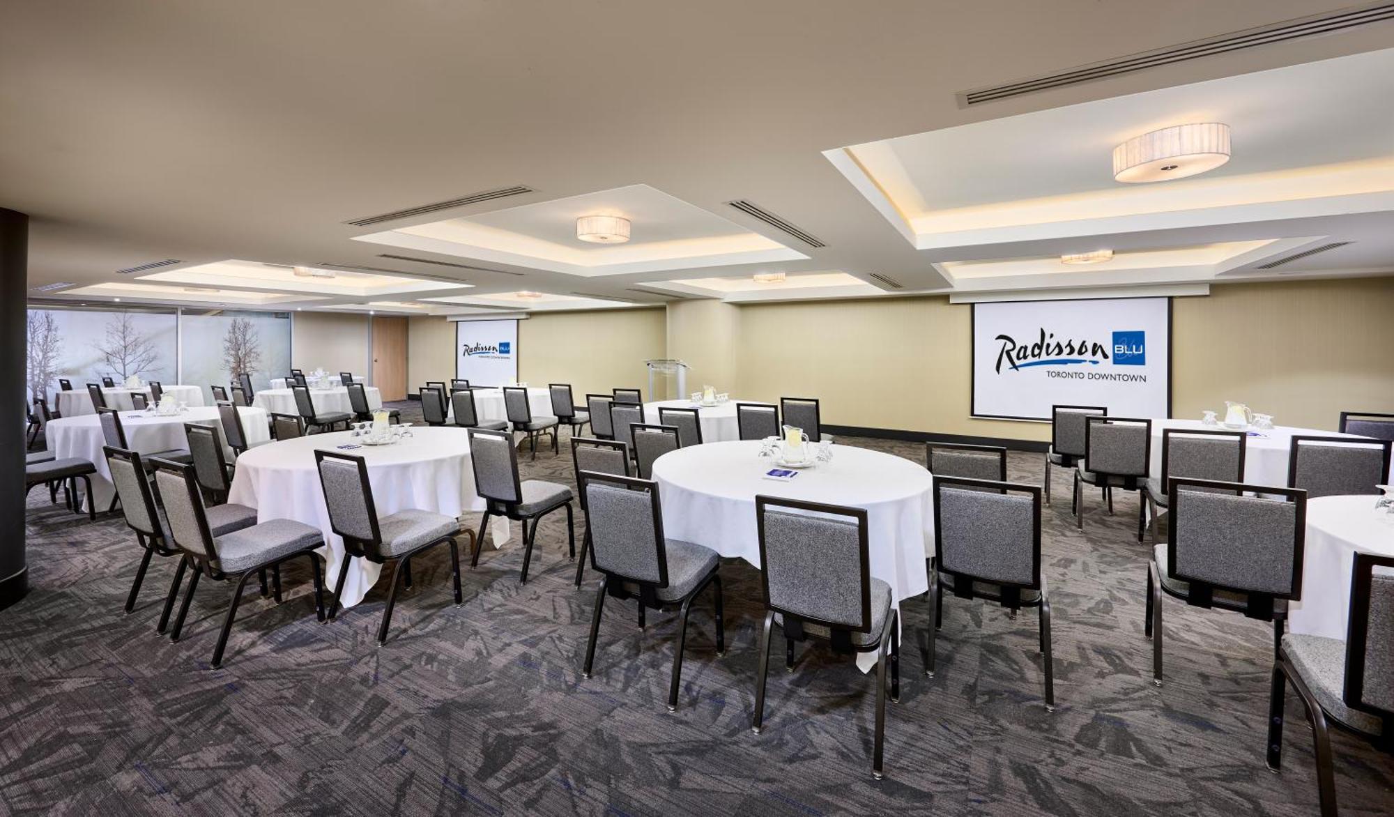 Radisson Blu Toronto Downtown 호텔 외부 사진