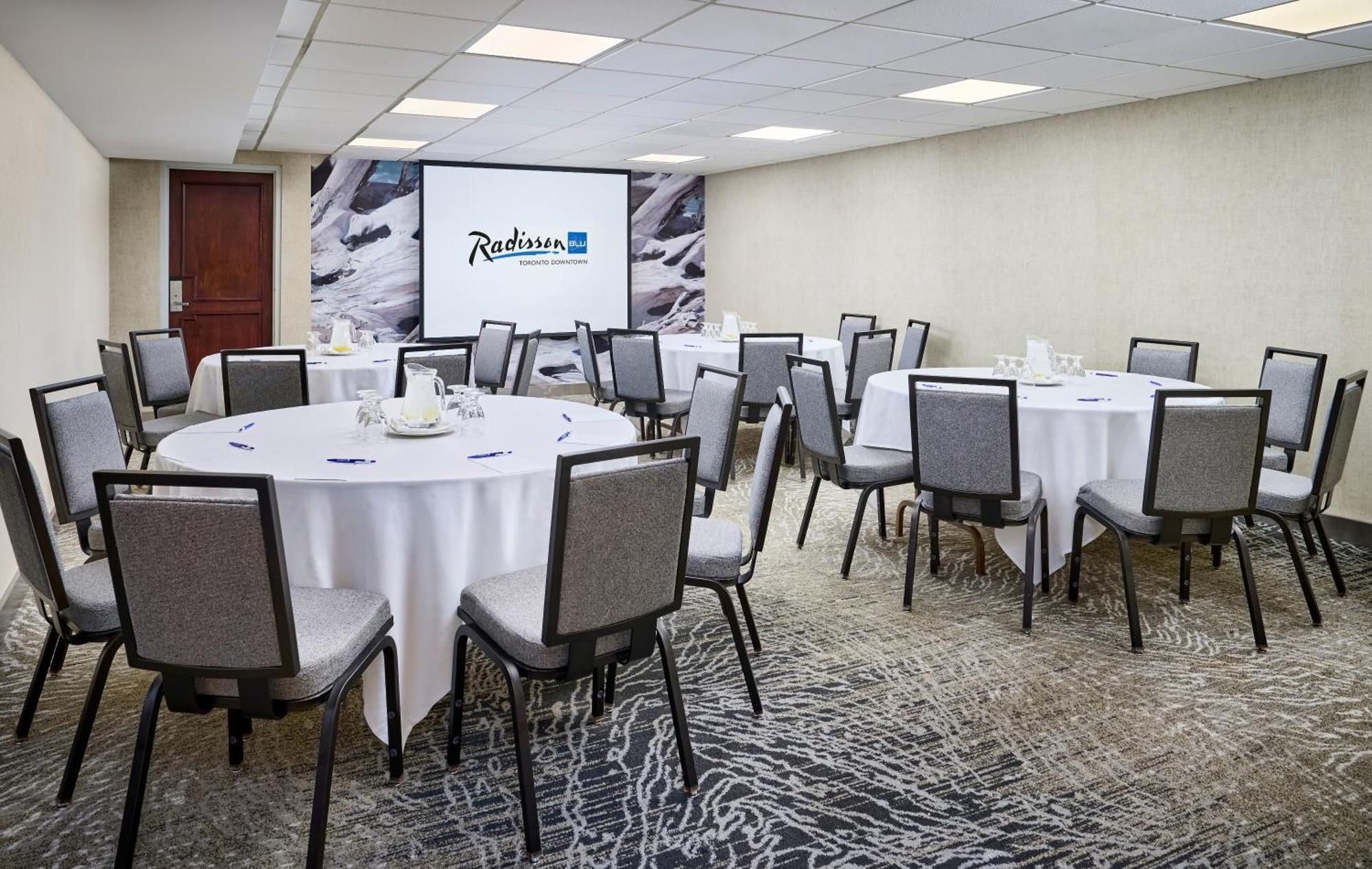 Radisson Blu Toronto Downtown 호텔 외부 사진