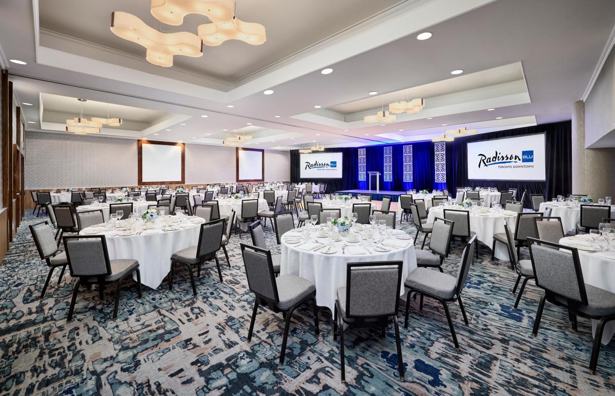 Radisson Blu Toronto Downtown 호텔 외부 사진