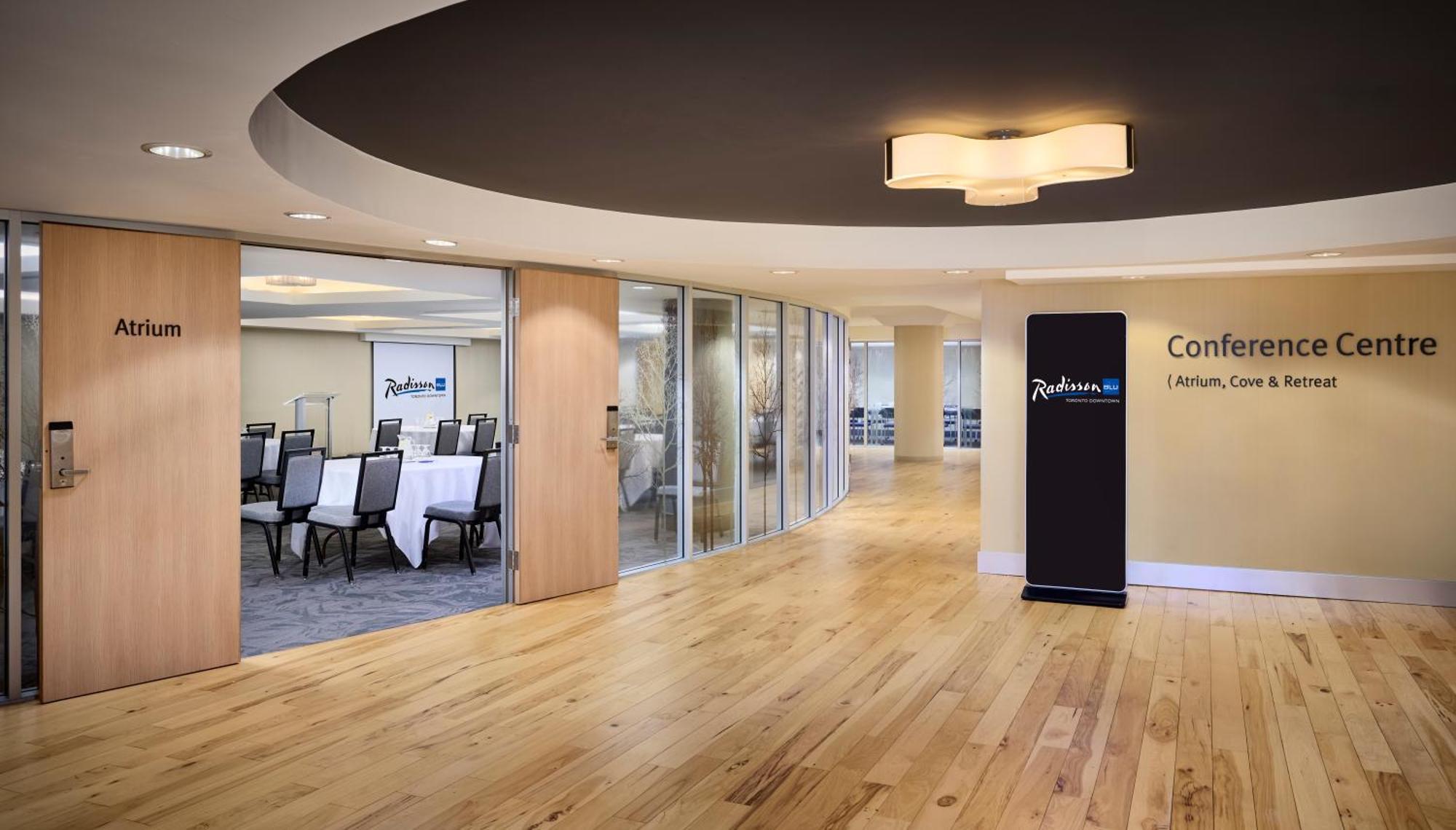 Radisson Blu Toronto Downtown 호텔 외부 사진