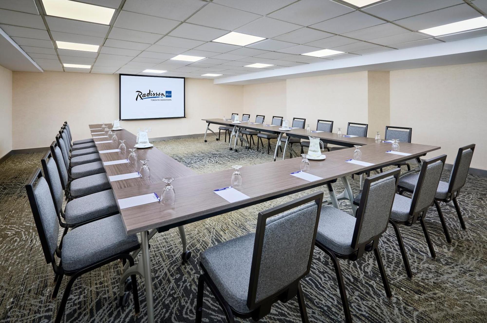 Radisson Blu Toronto Downtown 호텔 외부 사진